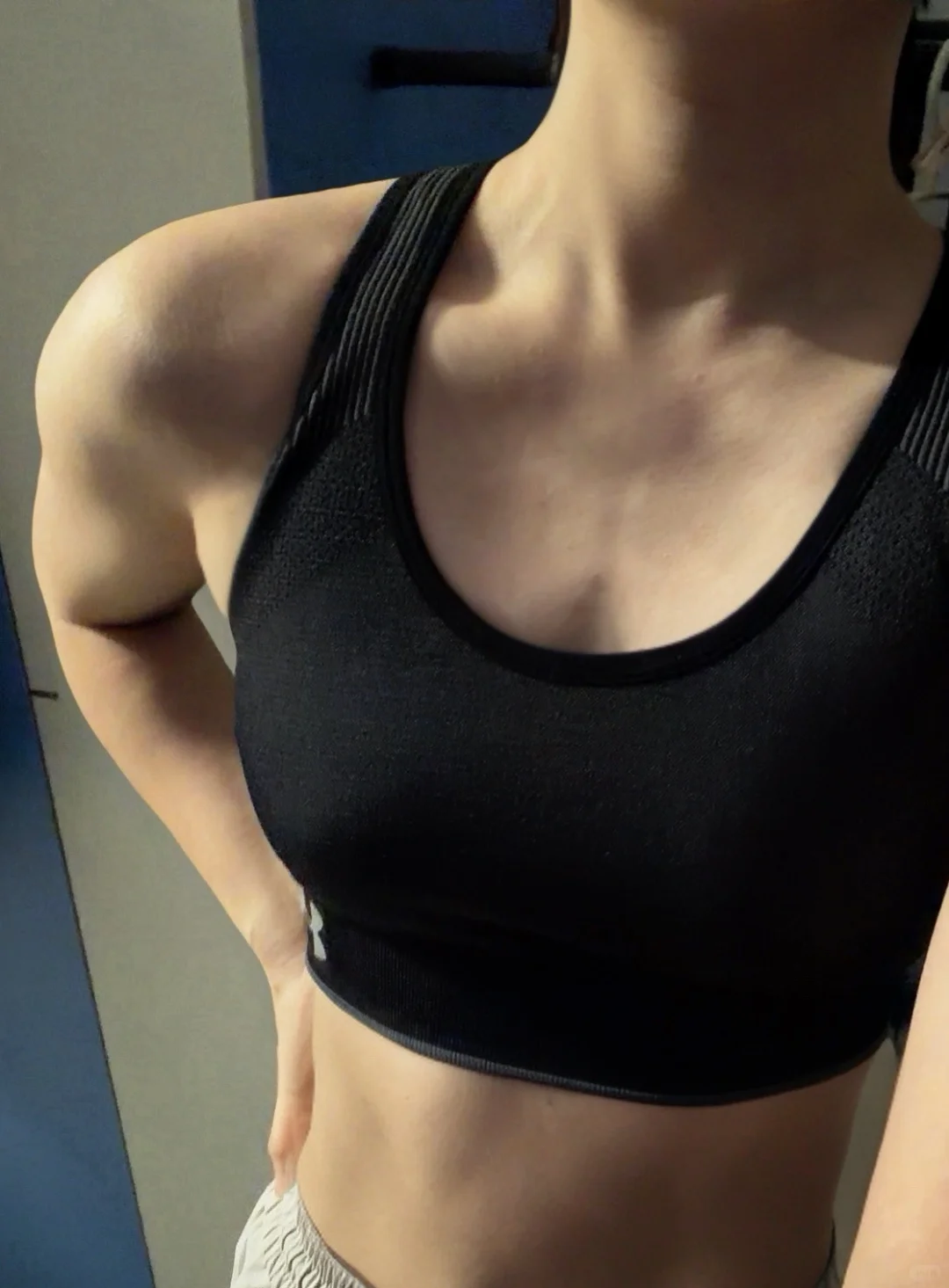 985肌肉女就这样闪亮登场