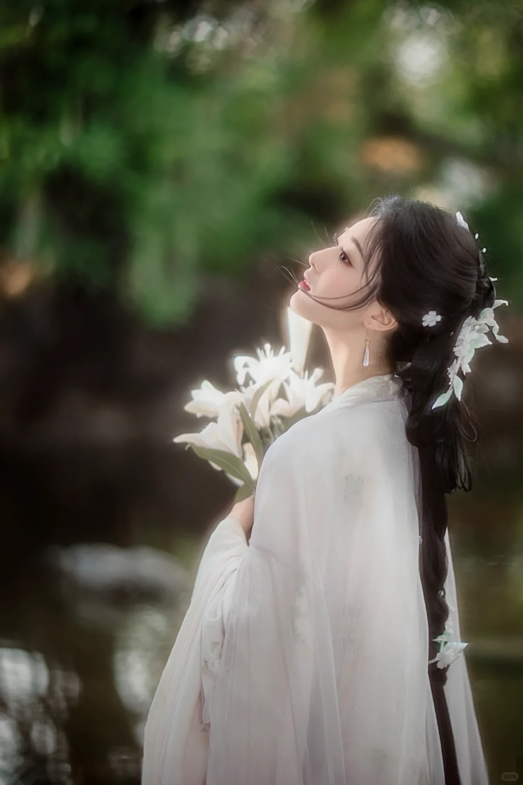 “她站在那，就是故事的开头”