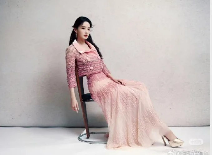 粉嫩的女将军李沁，人到中年会重新爱上粉色