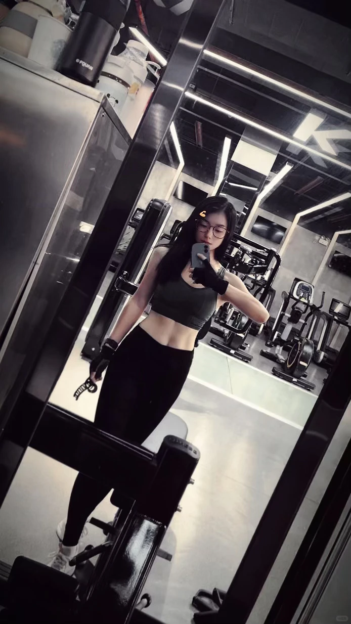 38岁营养师日常：女孩子没事就多去撸铁