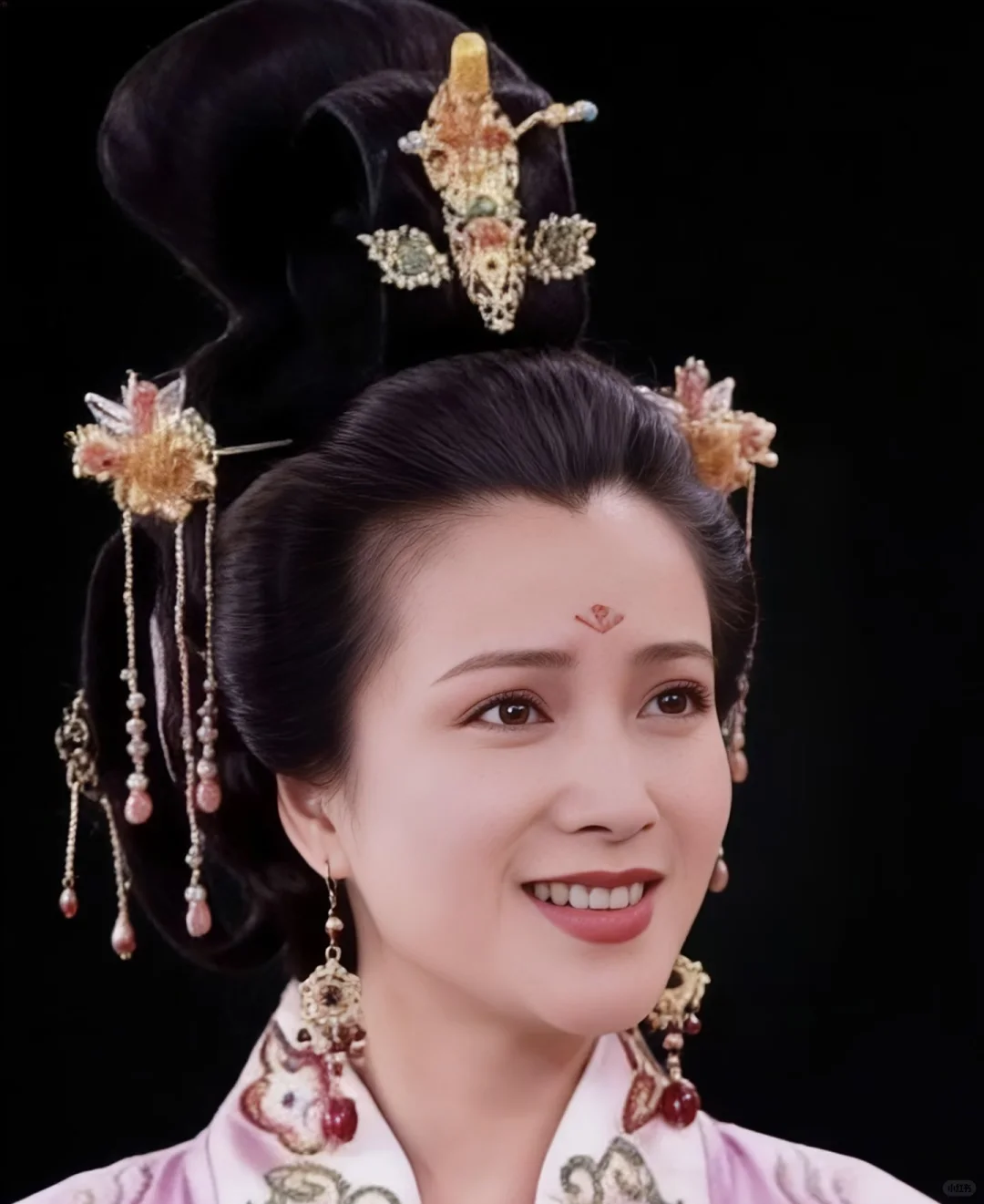 何晴是唯一演遍“四大名著”的女演员～