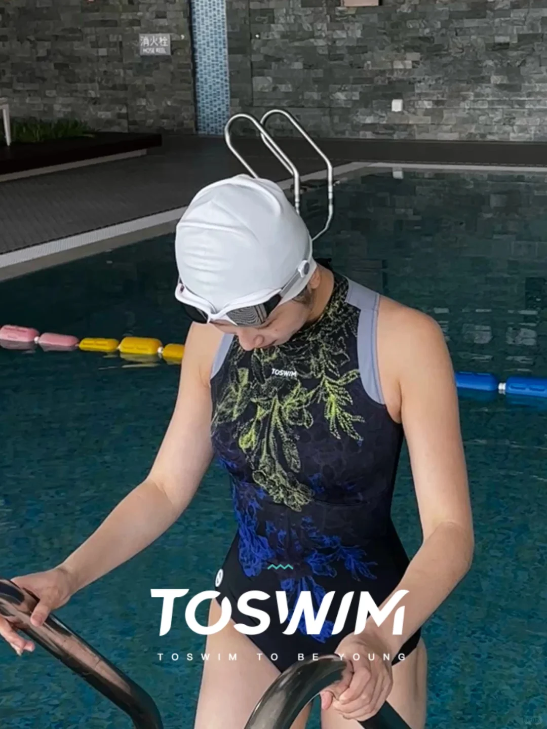 梨形救星！包臀泳衣把胯宽藏得严严实实