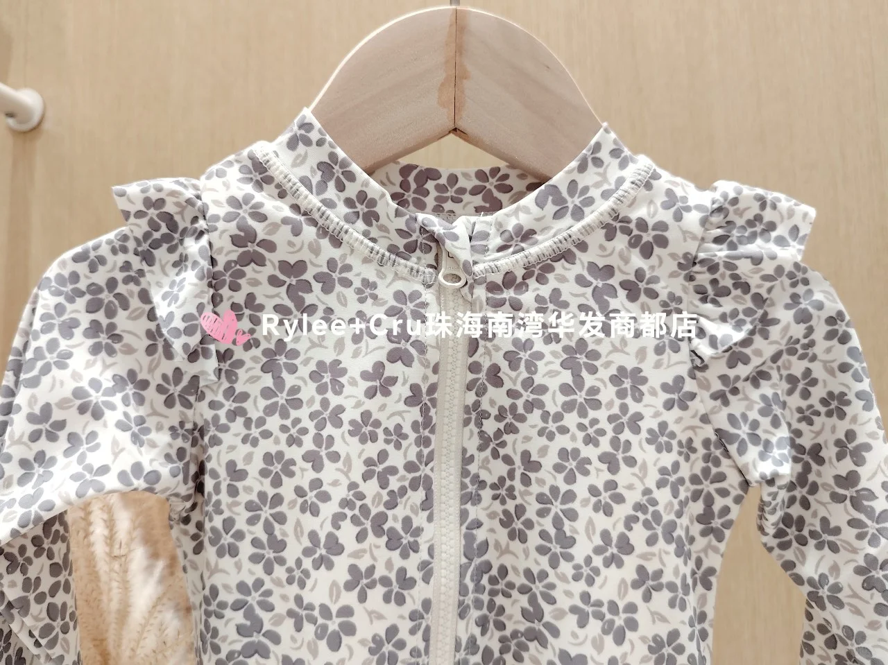 宝宝碎花泳衣看着里🤩