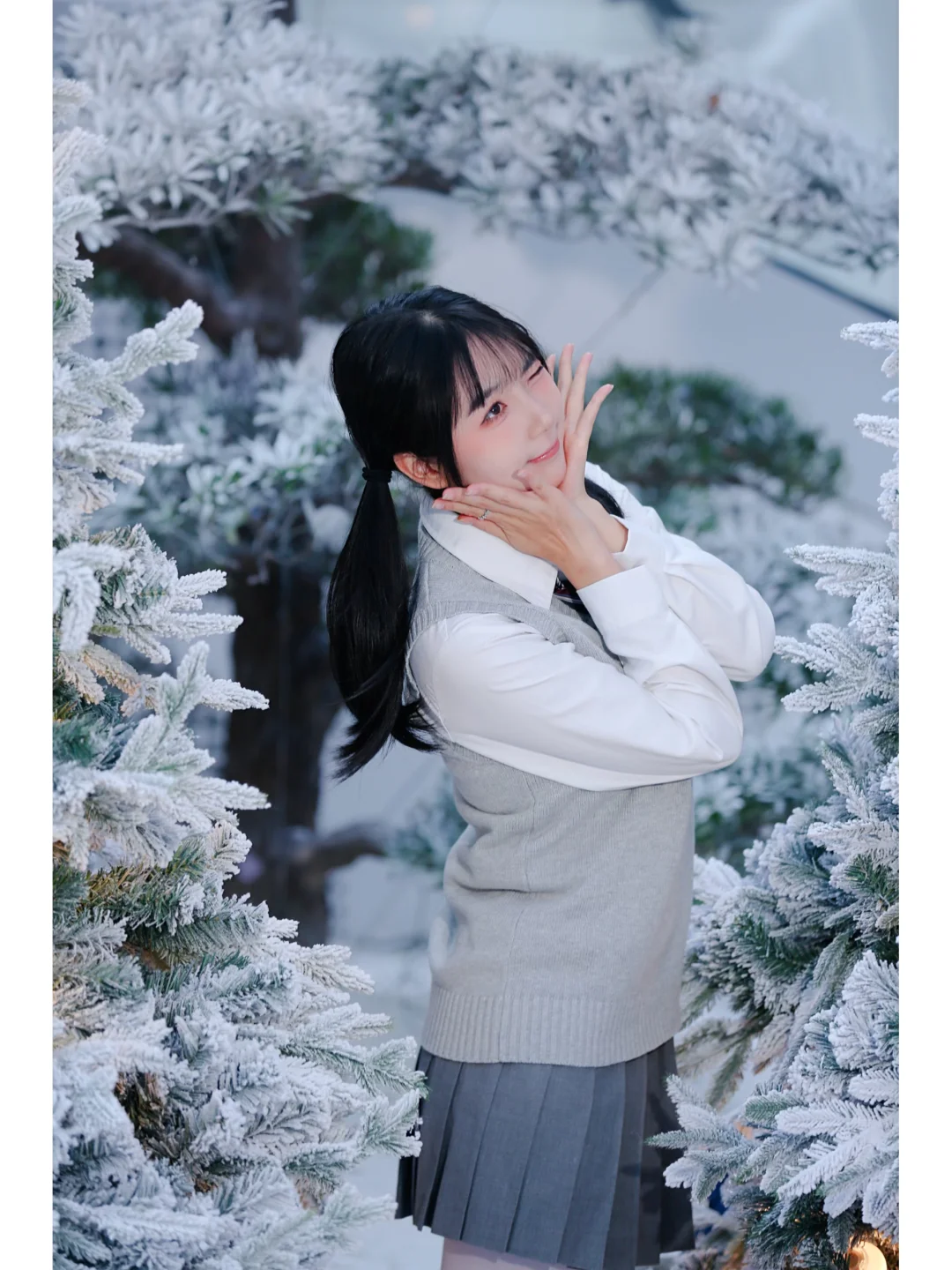 冰雪之境丨JK制服毛衣背心白丝穿搭