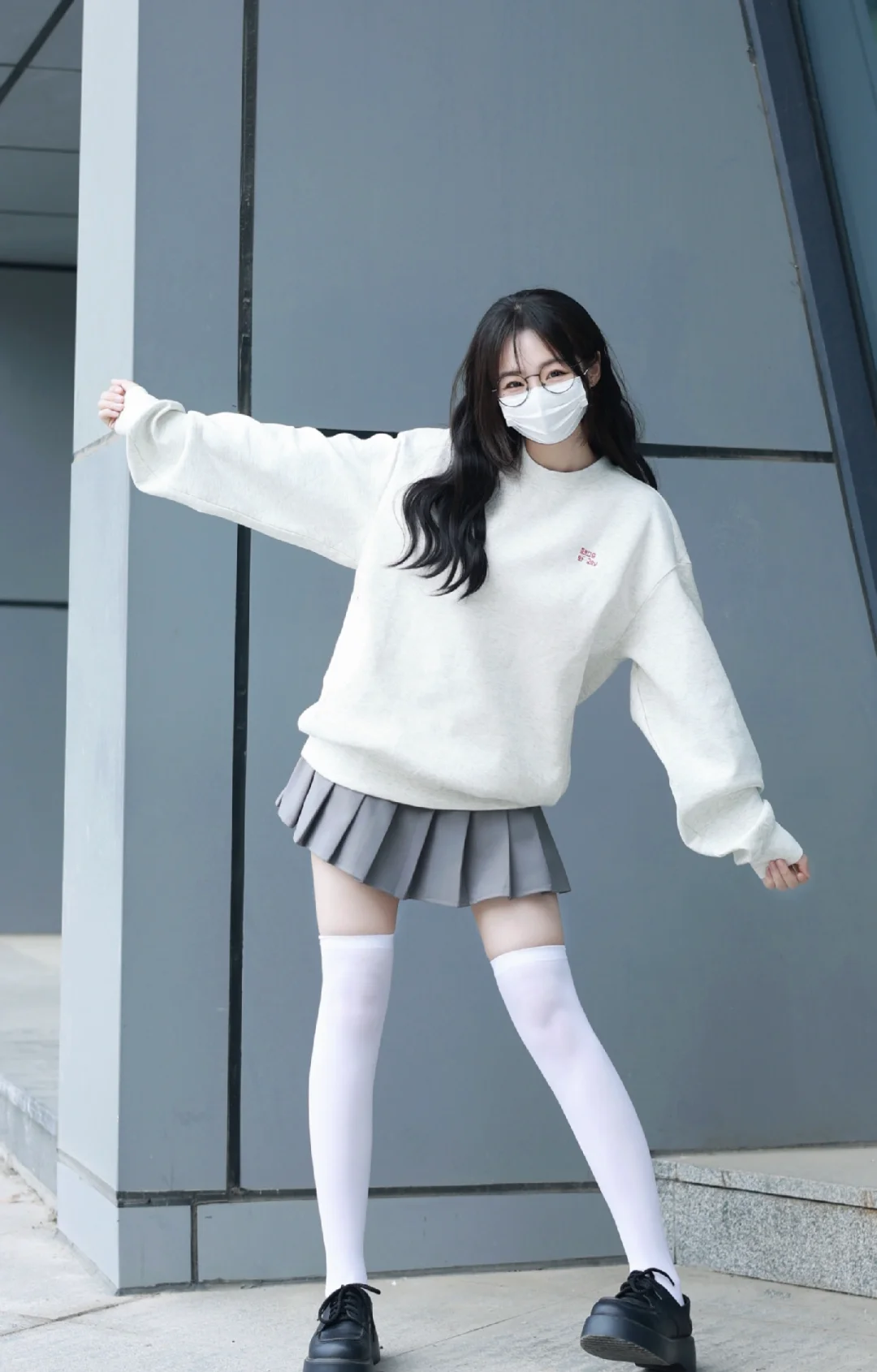 卫衣+白丝 i人喜欢但不敢穿出门系列