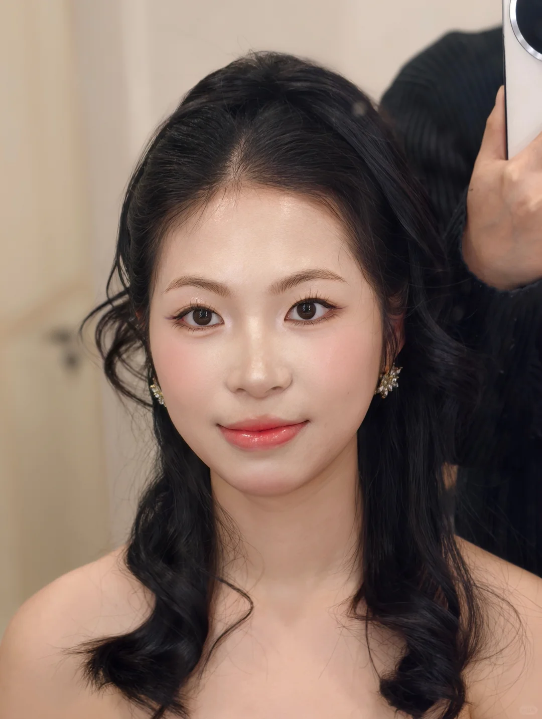 宝宝说自己把她画成女明星了