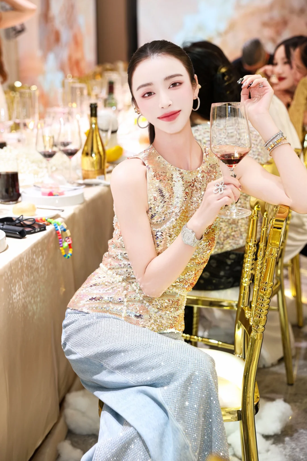 晚宴闪光look｜会发光的氛围感女神穿搭✨