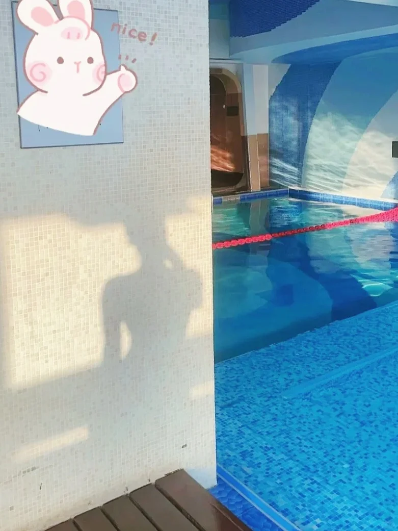 爱游泳的人身材都不差！