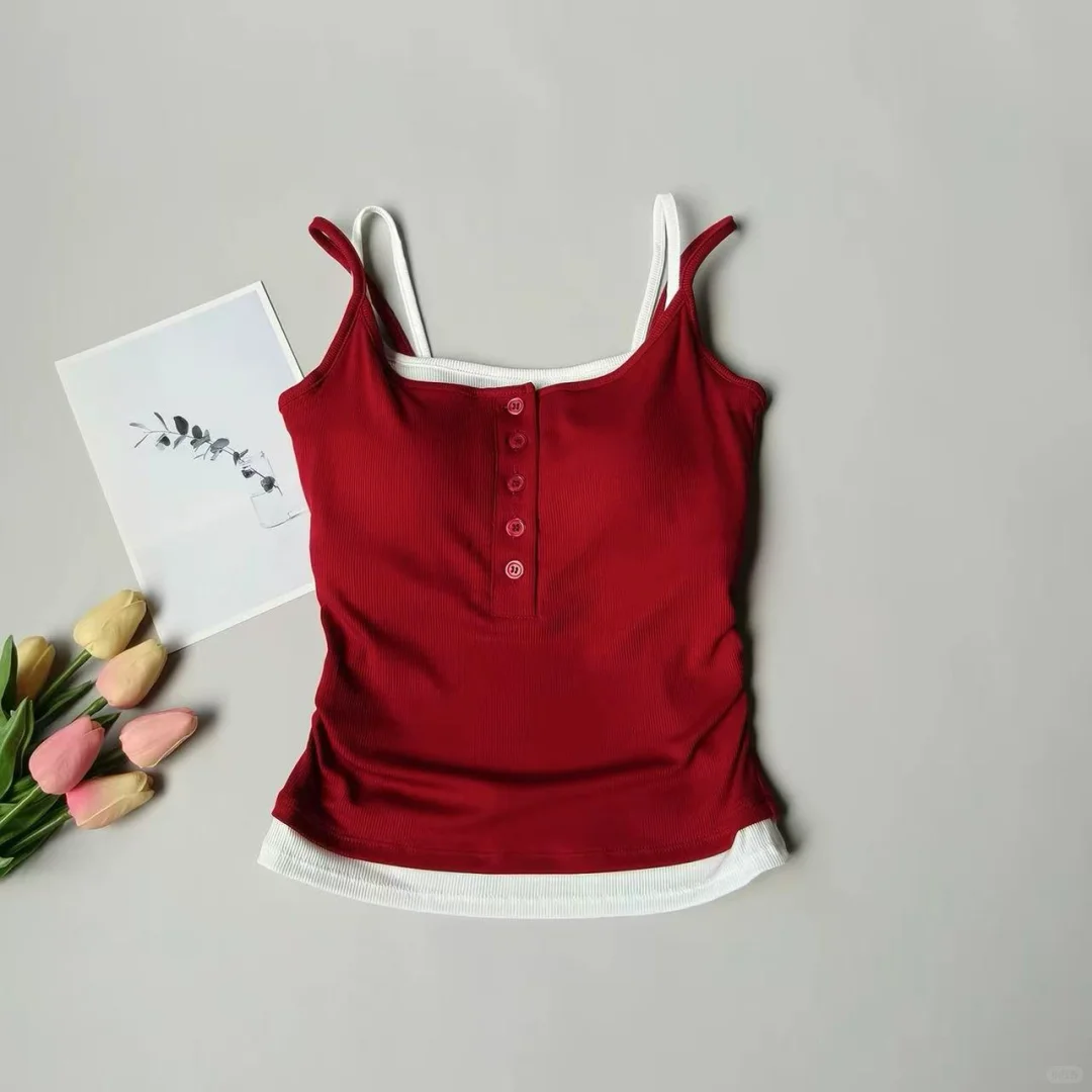 挖到宝！这件假两件吊带背心，显瘦又百搭