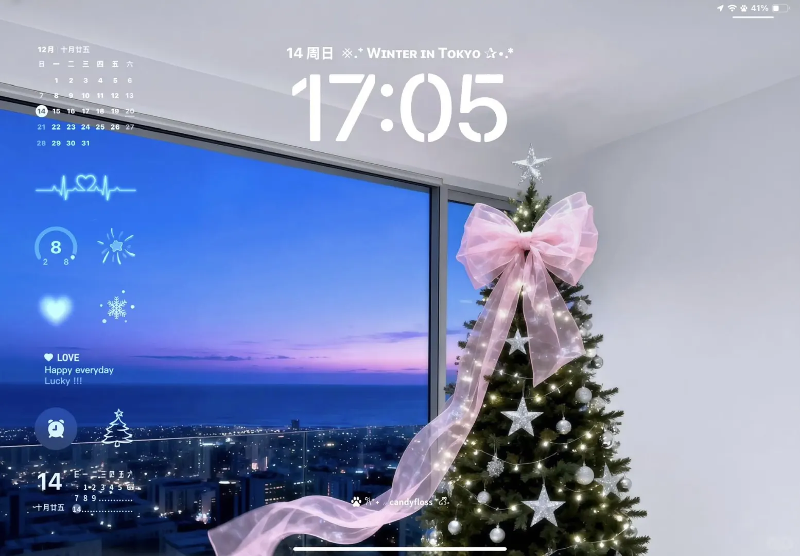 “天边弥散粉色晚霞时听圣诞钟声响起”