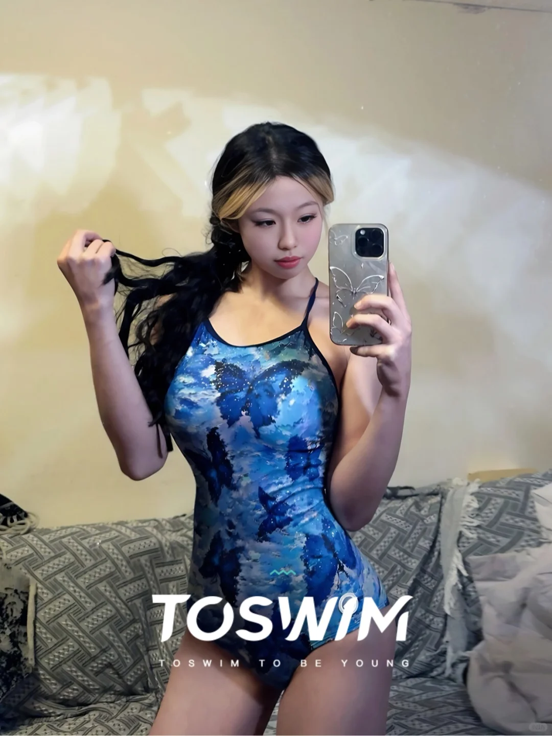 泳池发光C位泳衣| 冬天游泳的动力就是它了~