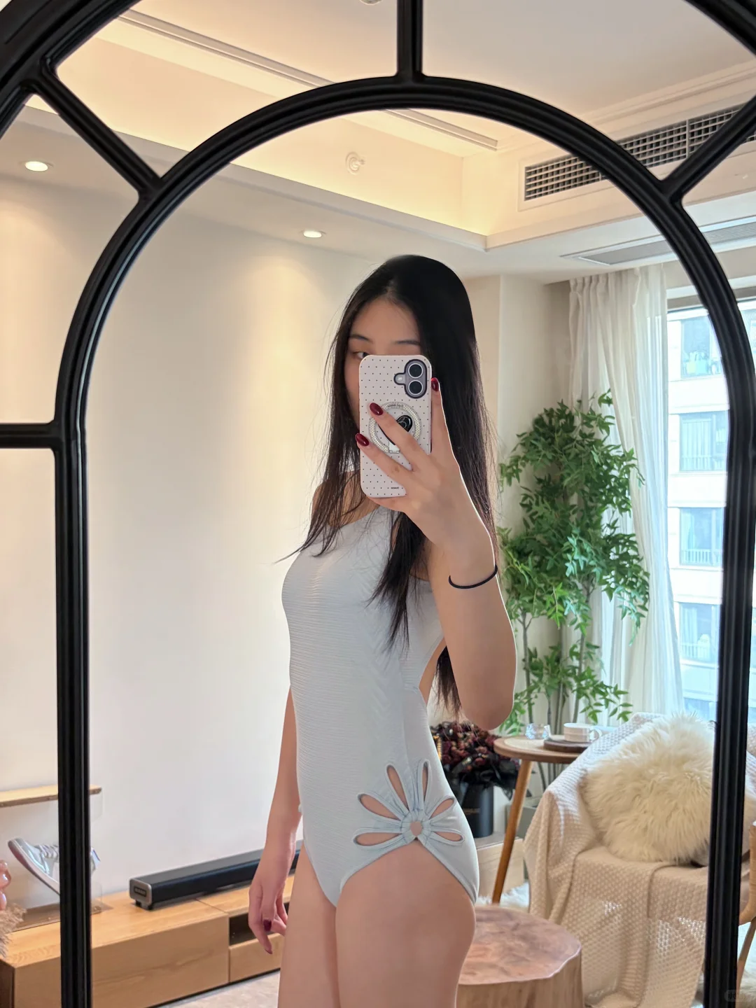 黑色显瘦 vs 浅蓝显白，温泉泳衣的终极抉择