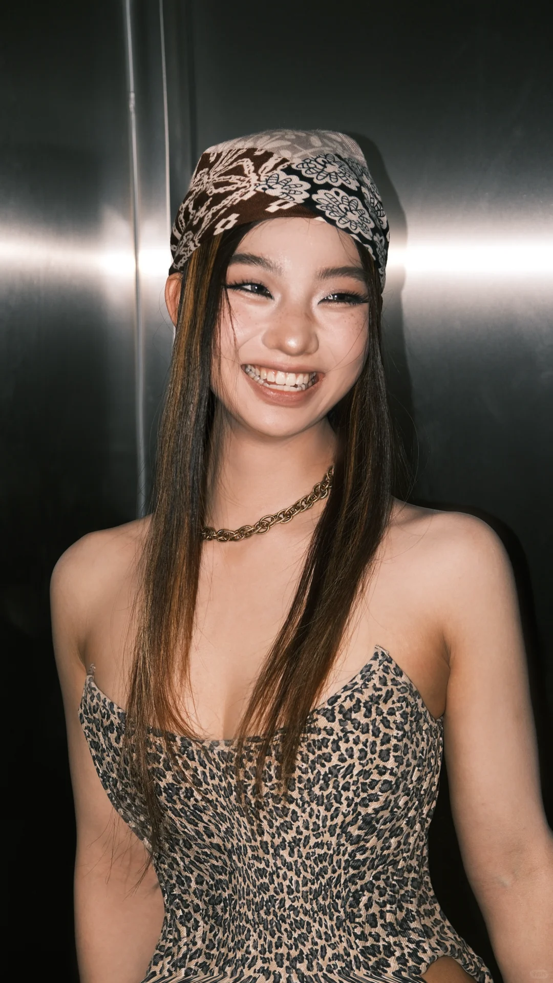 带着头巾的复古潮女感！🧡