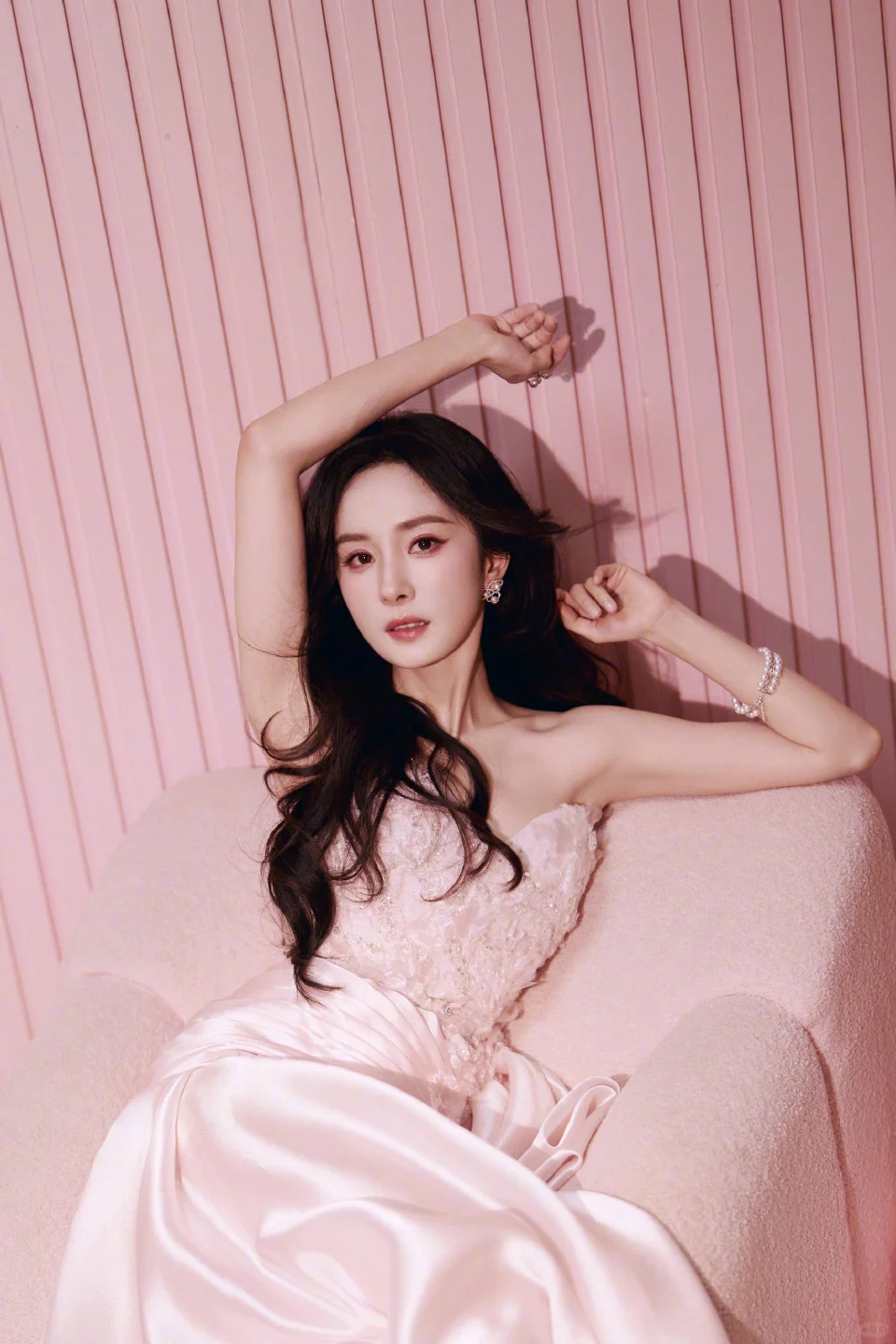 杨幂：粉色娇嫩，你如今18岁💐