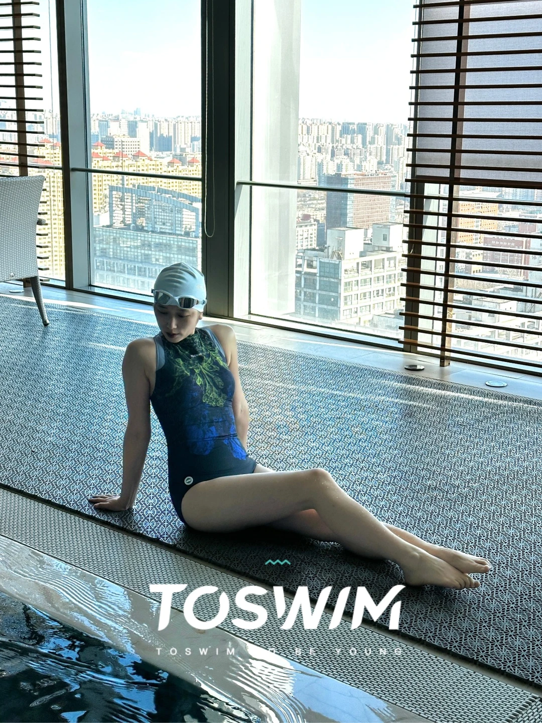 梨形救星！包臀泳衣把胯宽藏得严严实实