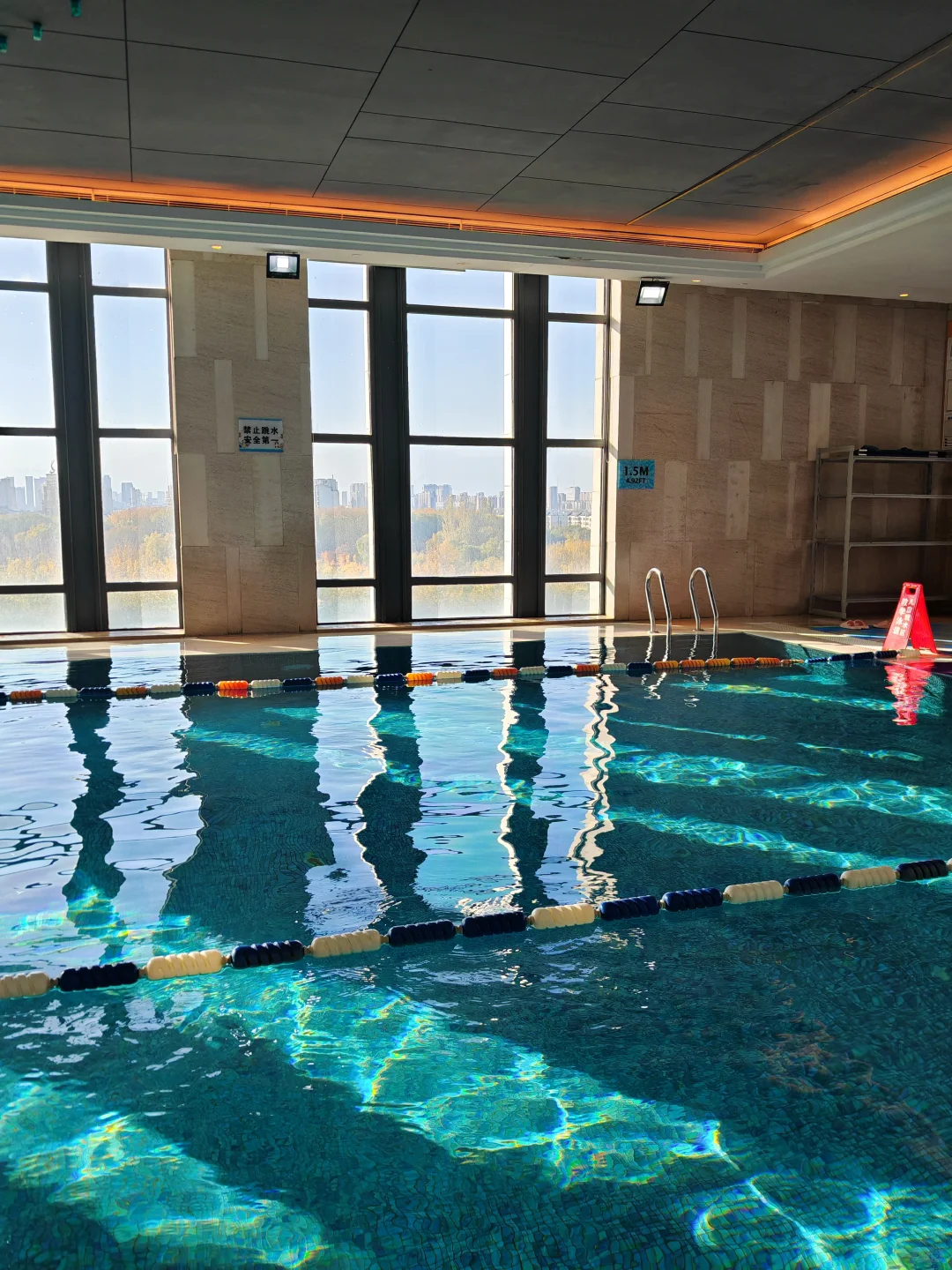 冬天游泳的3大惊喜！暖身又塑形，告别冬眠