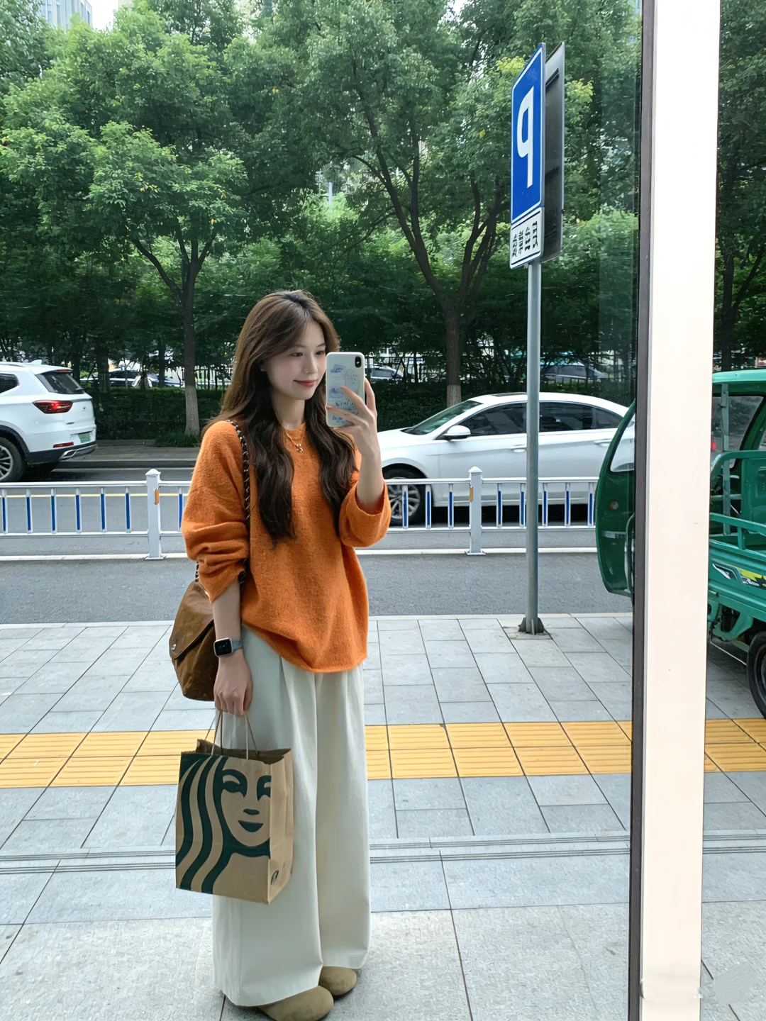 永远喜欢这种随性慵懒的穿搭～