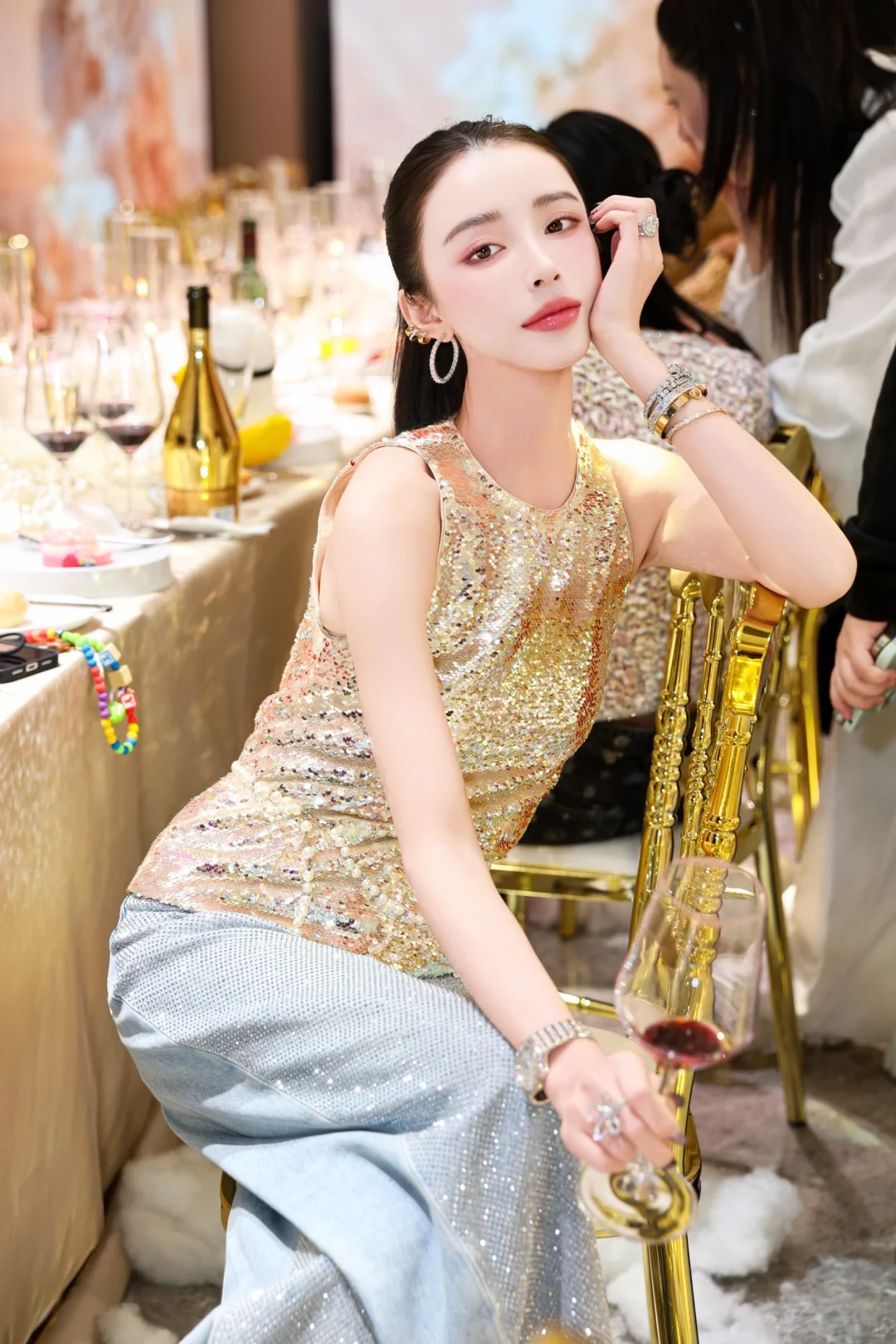 晚宴闪光look｜会发光的氛围感女神穿搭✨