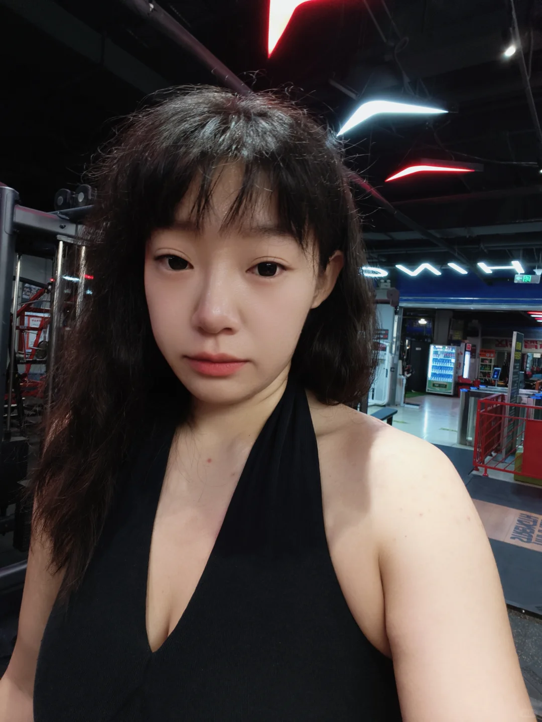 小练一下，健身房拍照📷