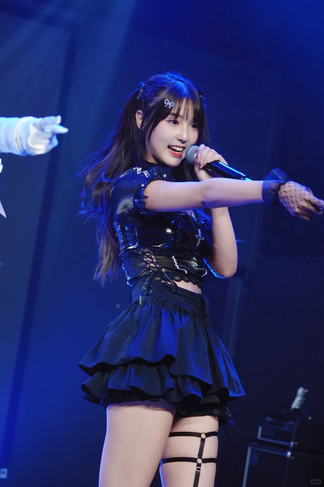 左滑查看出道一个月的小偶像有多大变化