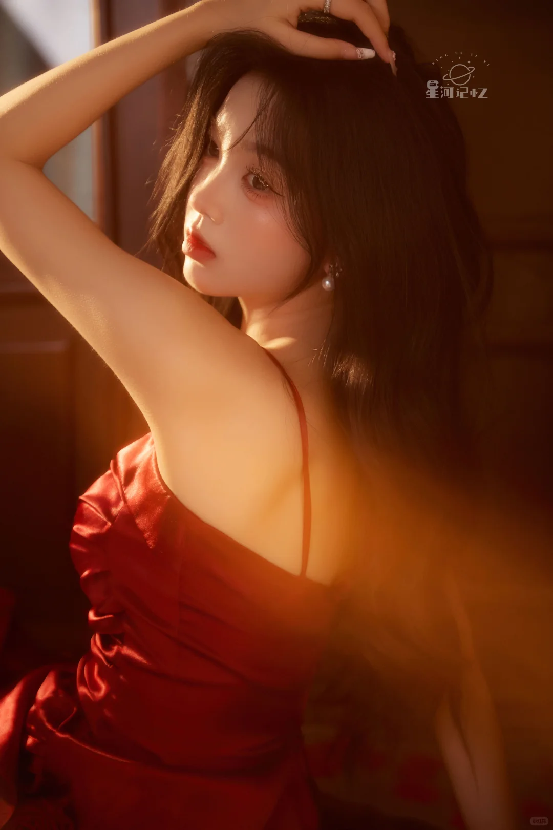 红裙与玫瑰🌹这一刻的温柔缱绻是永恒定格✨