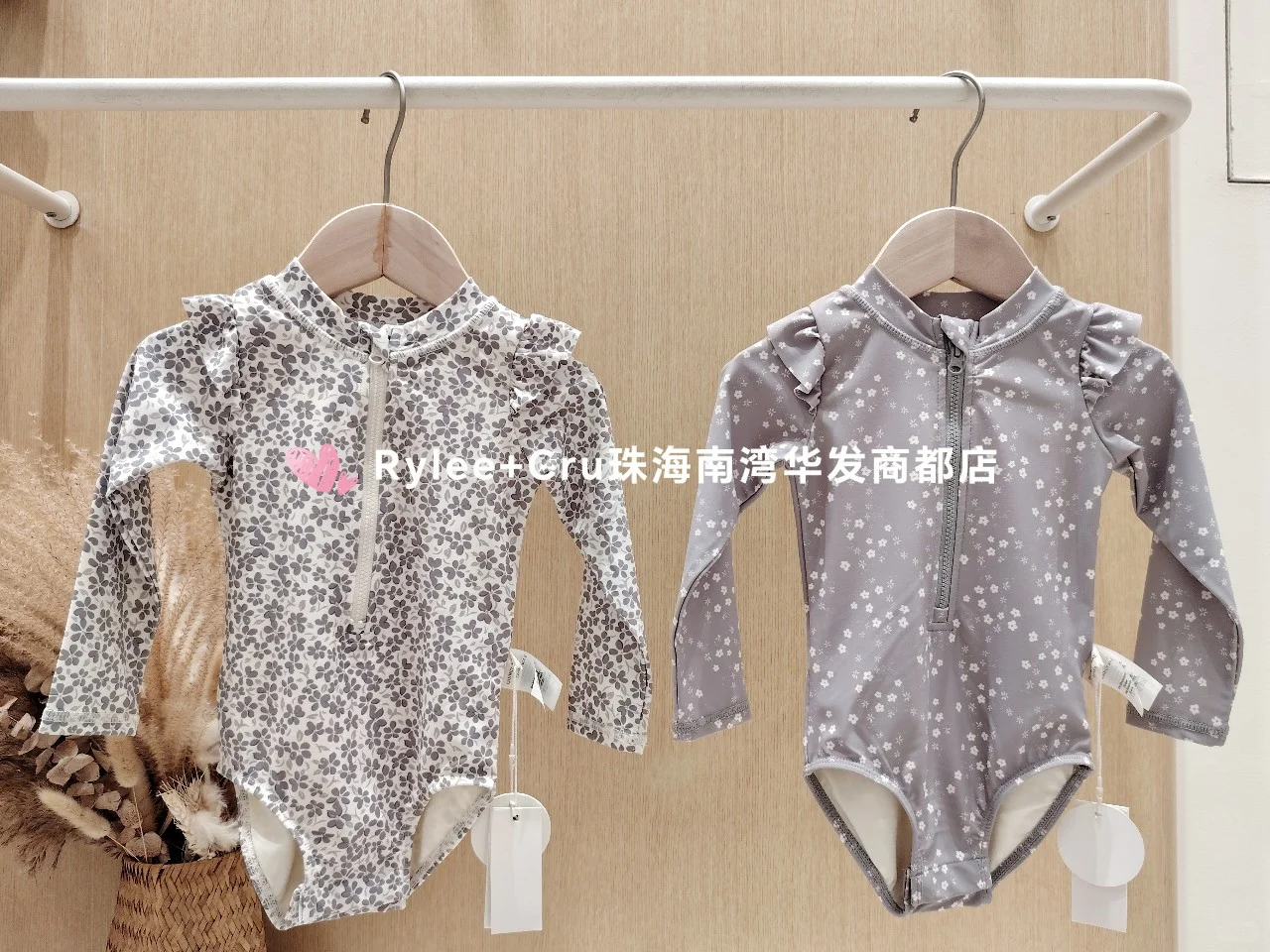 宝宝碎花泳衣看着里🤩