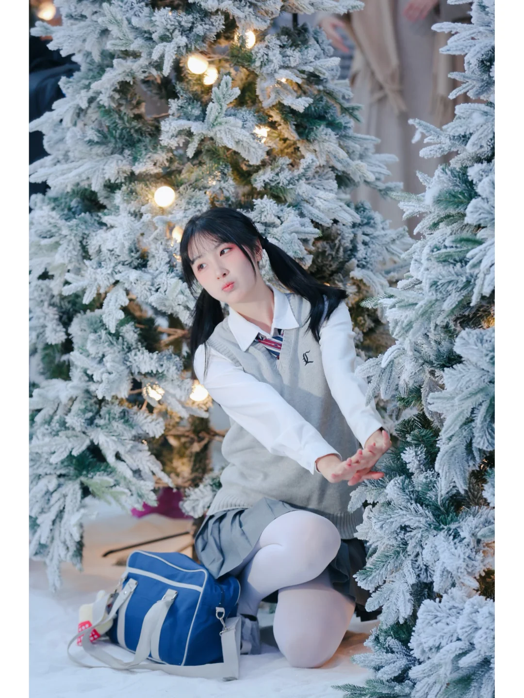 冰雪之境丨JK制服毛衣背心白丝穿搭