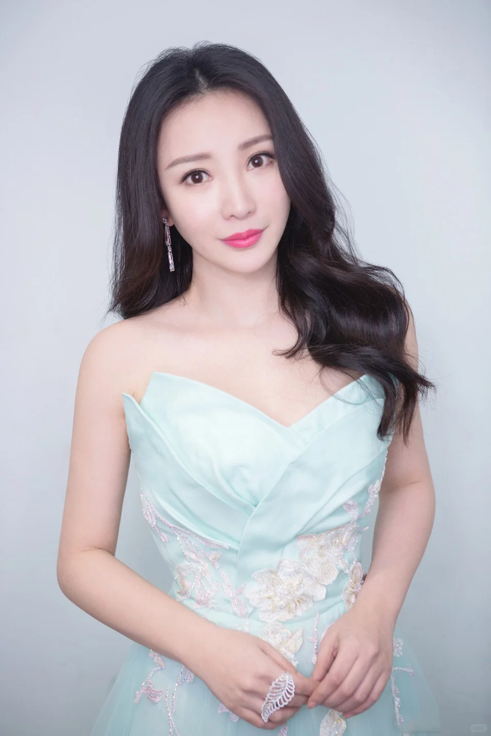 性感女神，柳岩