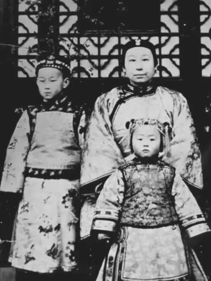 张爱玲的祖母李菊耦与一对儿女张志沂张茂渊