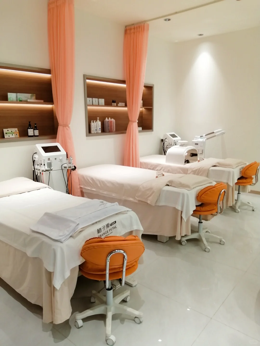 专业宠肤好时光，女生冬天也要呵护好皮肤哦