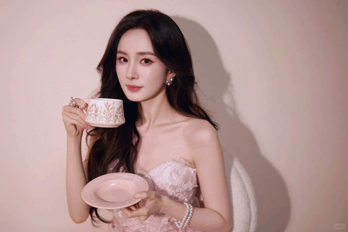 杨幂：粉色娇嫩，你如今18岁💐