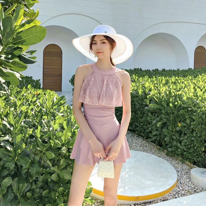 这套泳衣把垮宽大腿肉全藏住了，还巨美