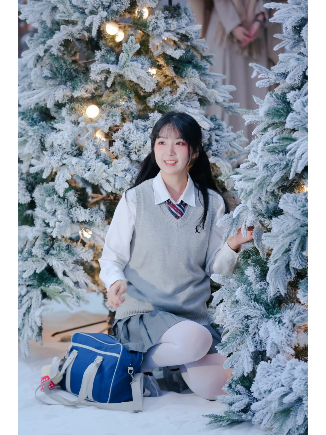 冰雪之境丨JK制服毛衣背心白丝穿搭