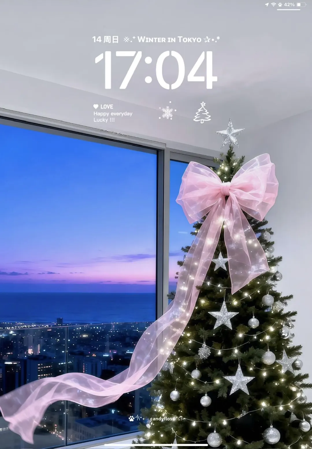 “天边弥散粉色晚霞时听圣诞钟声响起”