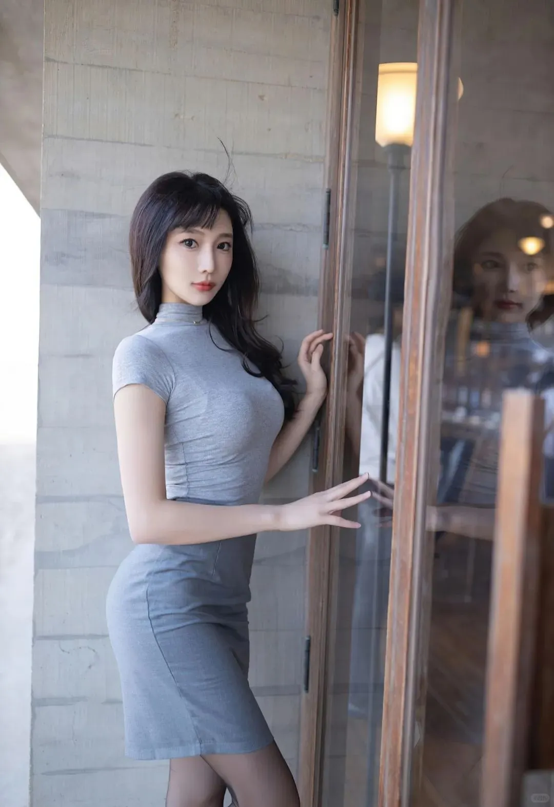 一眼万年的女生