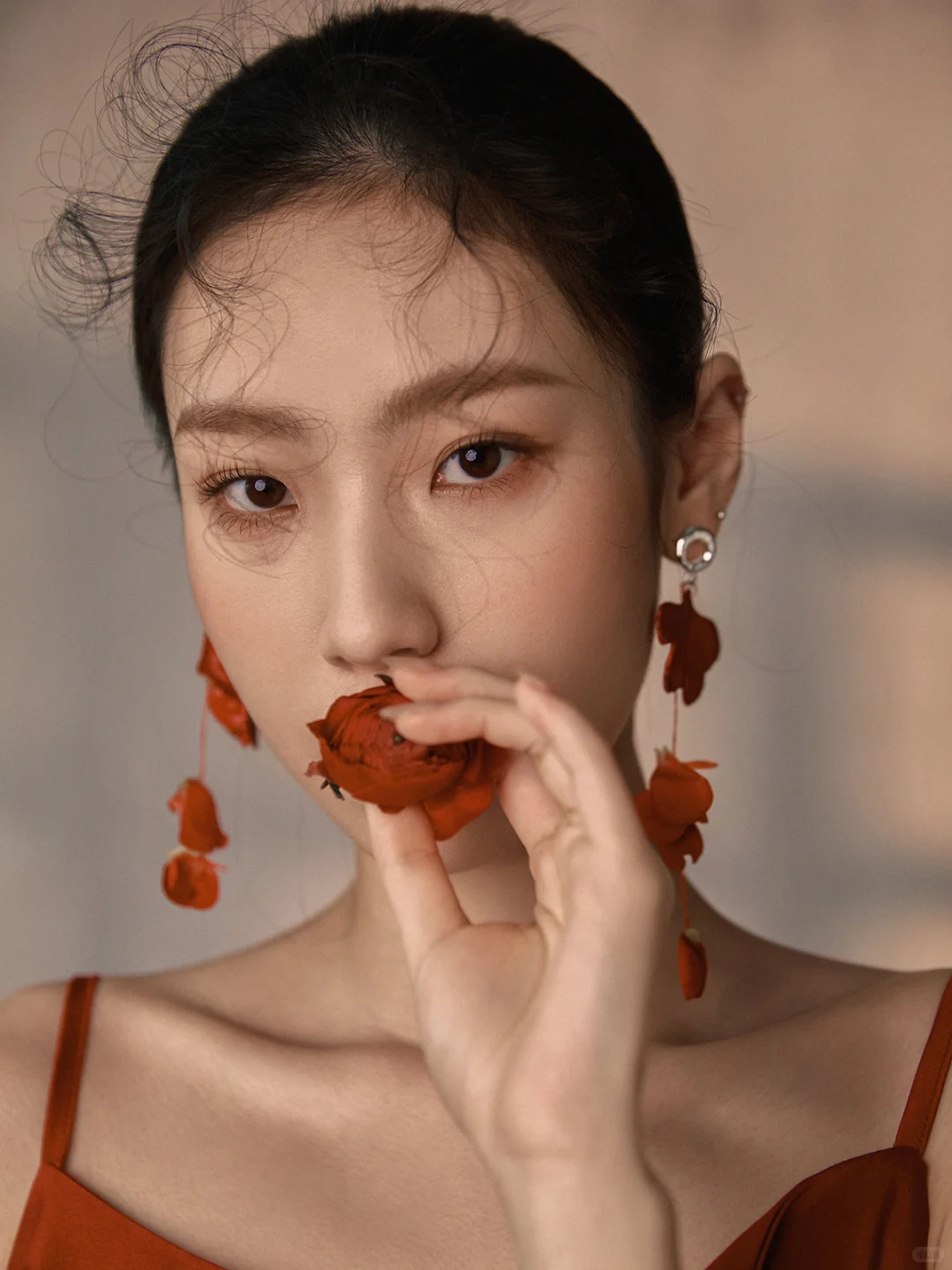 红裙入画｜油画笔触里的高级感写真