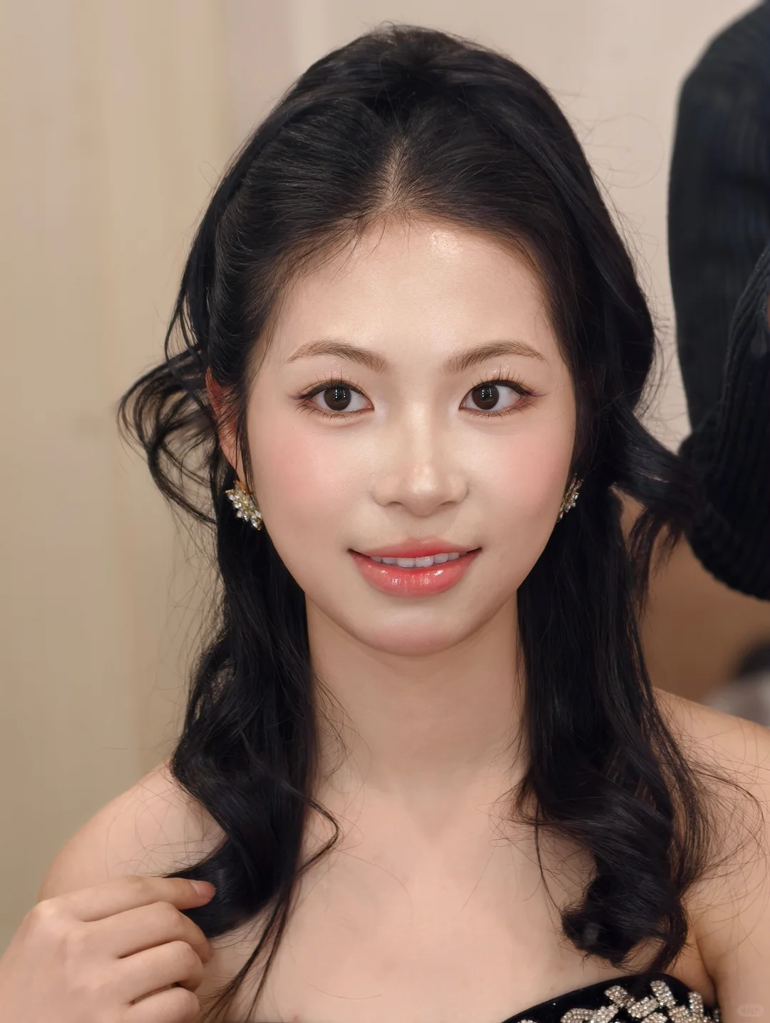 宝宝说自己把她画成女明星了