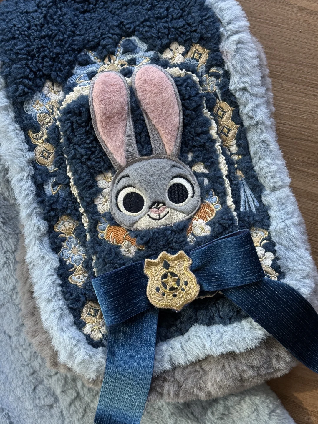 细节做的绝了！找找这件衣服上有几个朱迪呢