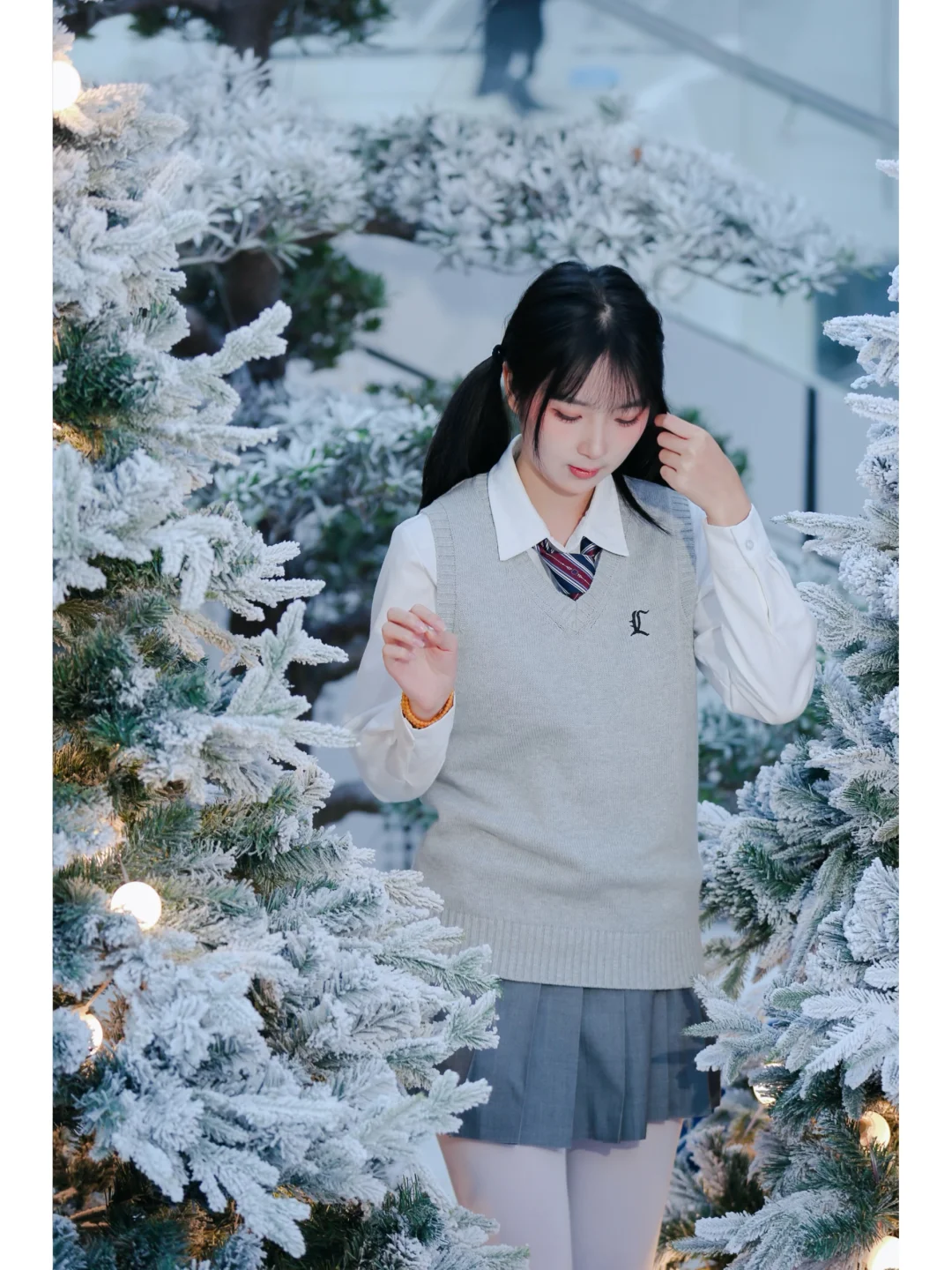 冰雪之境丨JK制服毛衣背心白丝穿搭