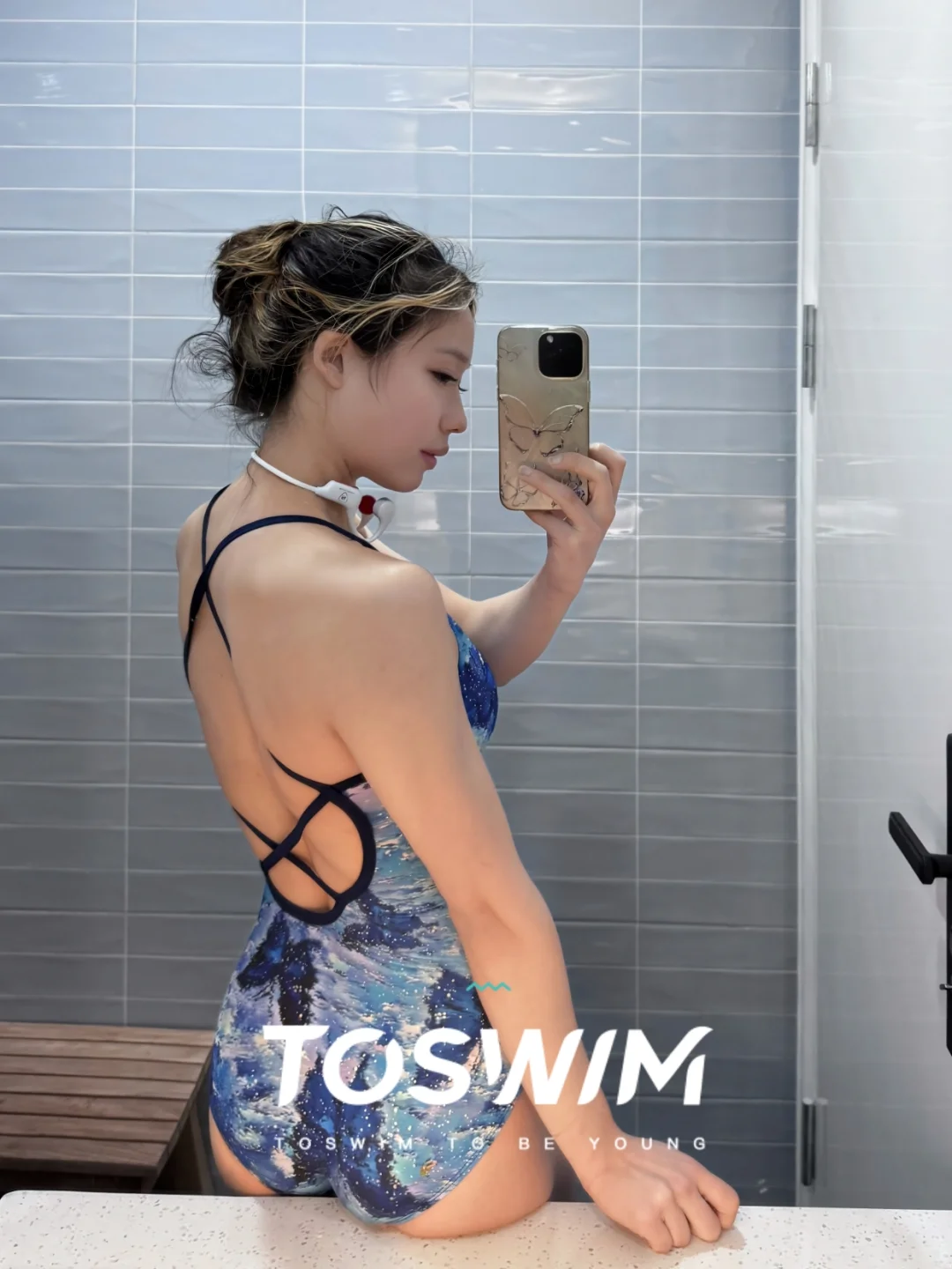 泳池发光C位泳衣| 冬天游泳的动力就是它了~