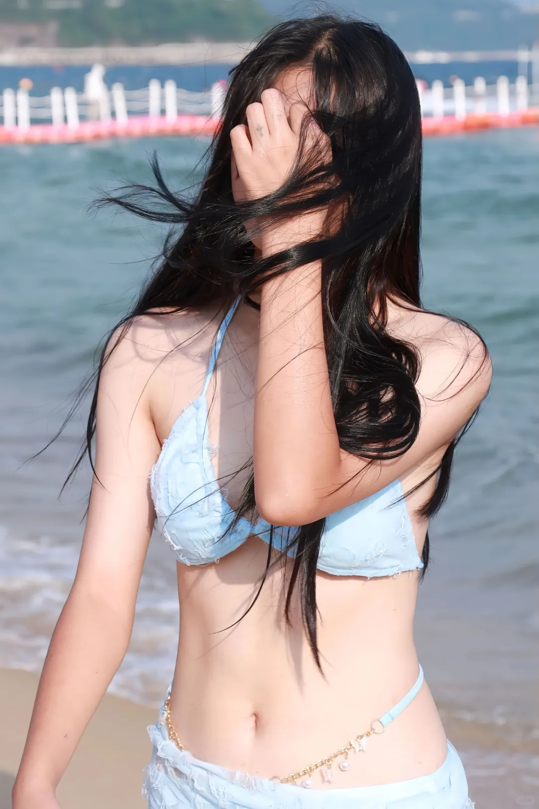 旧图新发，海边正常拍摄，一对姐妹的泳装秀。