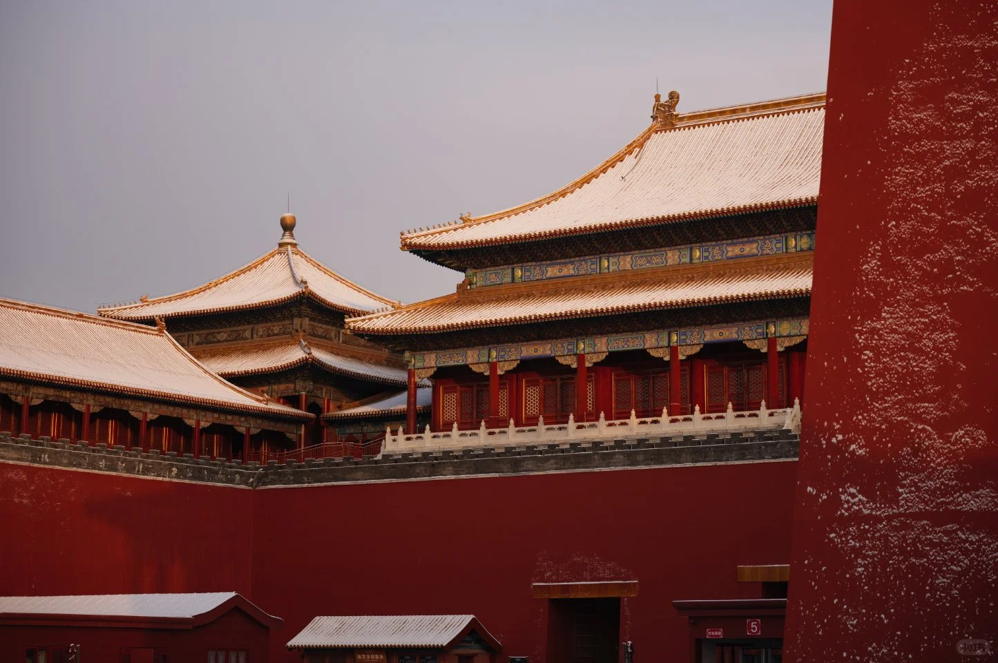 终于等到李现拍摄的雪后故宫，手机壁纸来啦