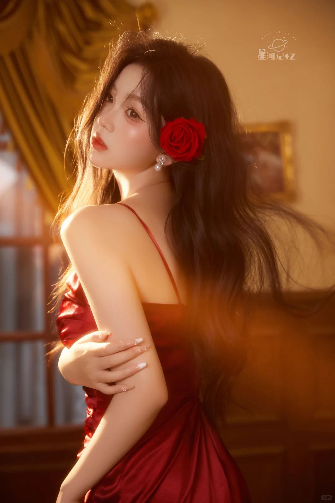 红裙与玫瑰🌹这一刻的温柔缱绻是永恒定格✨