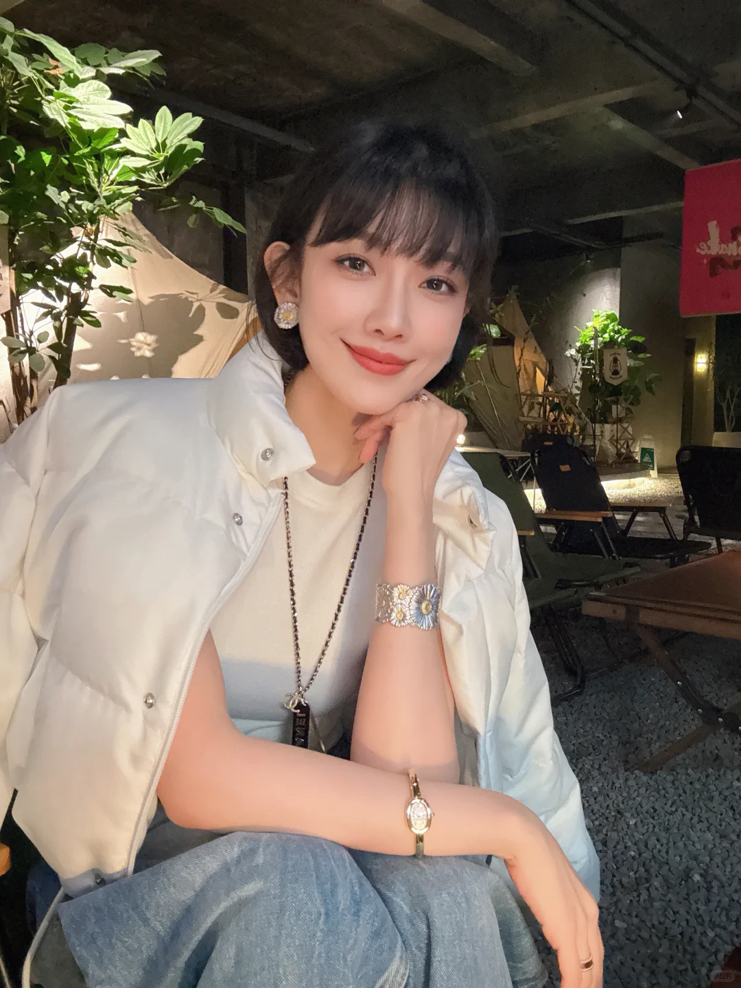 尽量把自己养到不化妆还有光泽感 体态匀称