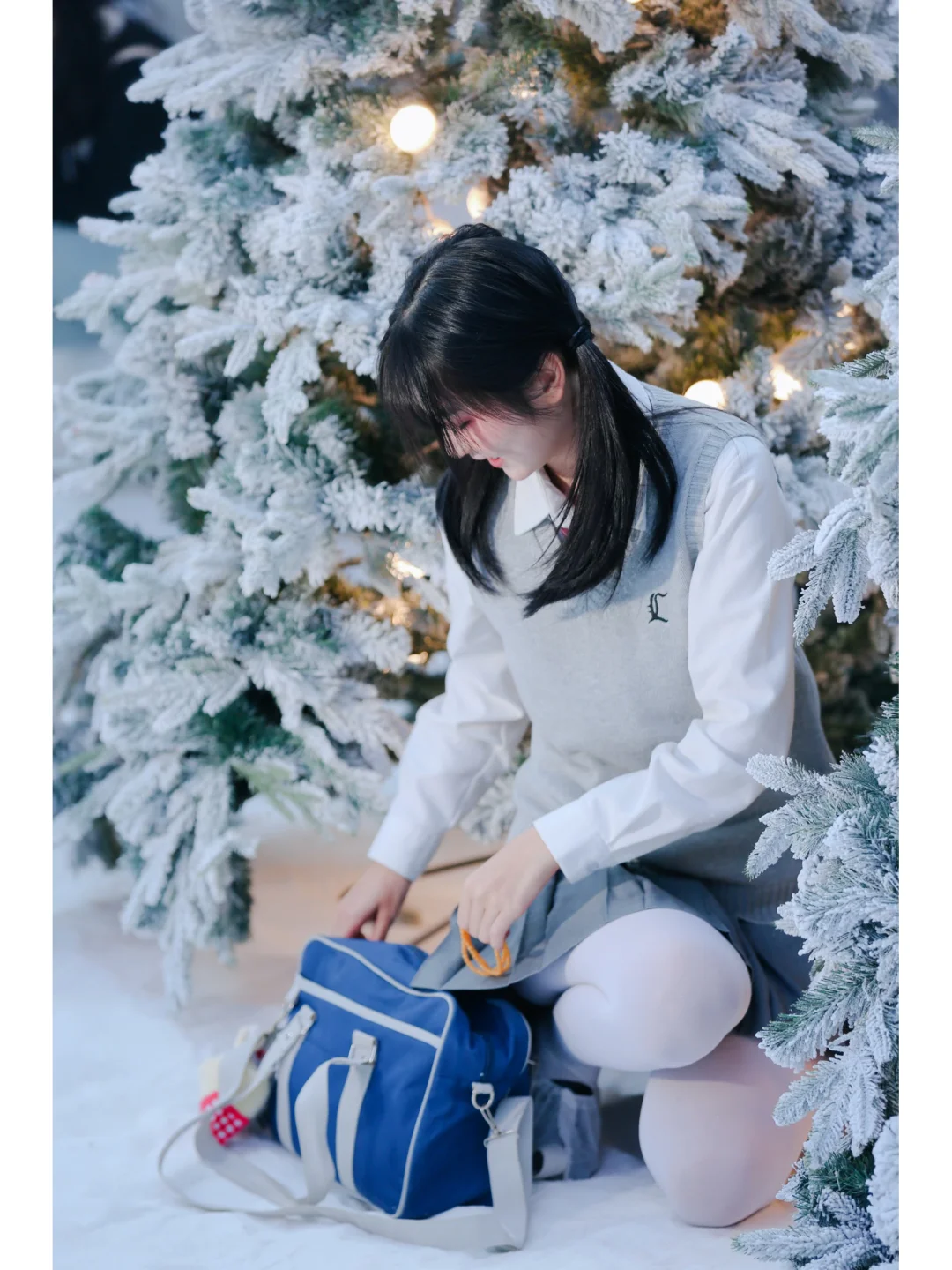 冰雪之境丨JK制服毛衣背心白丝穿搭