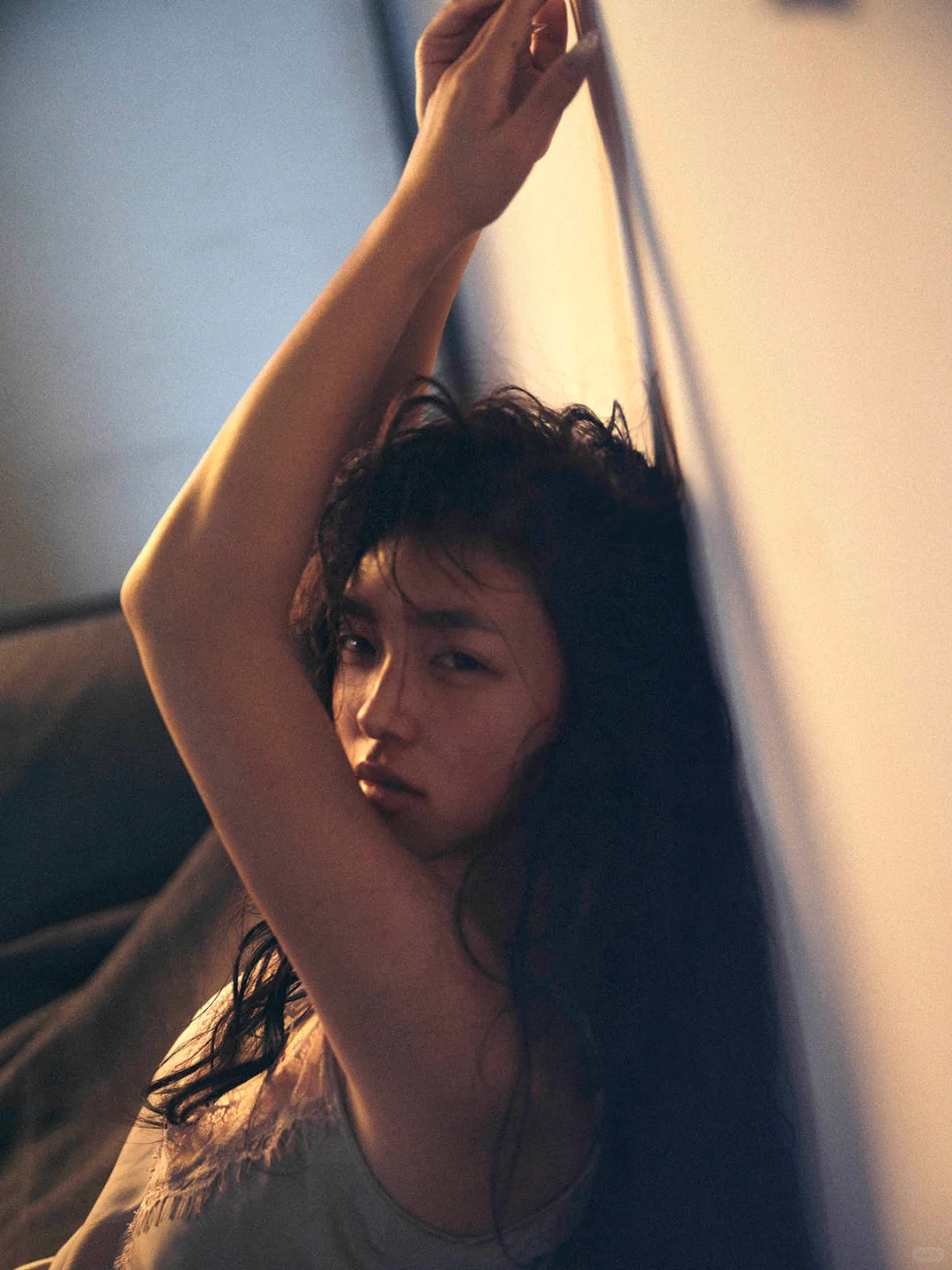 居家的惬意时光⚫️暗调氛围感少女写真