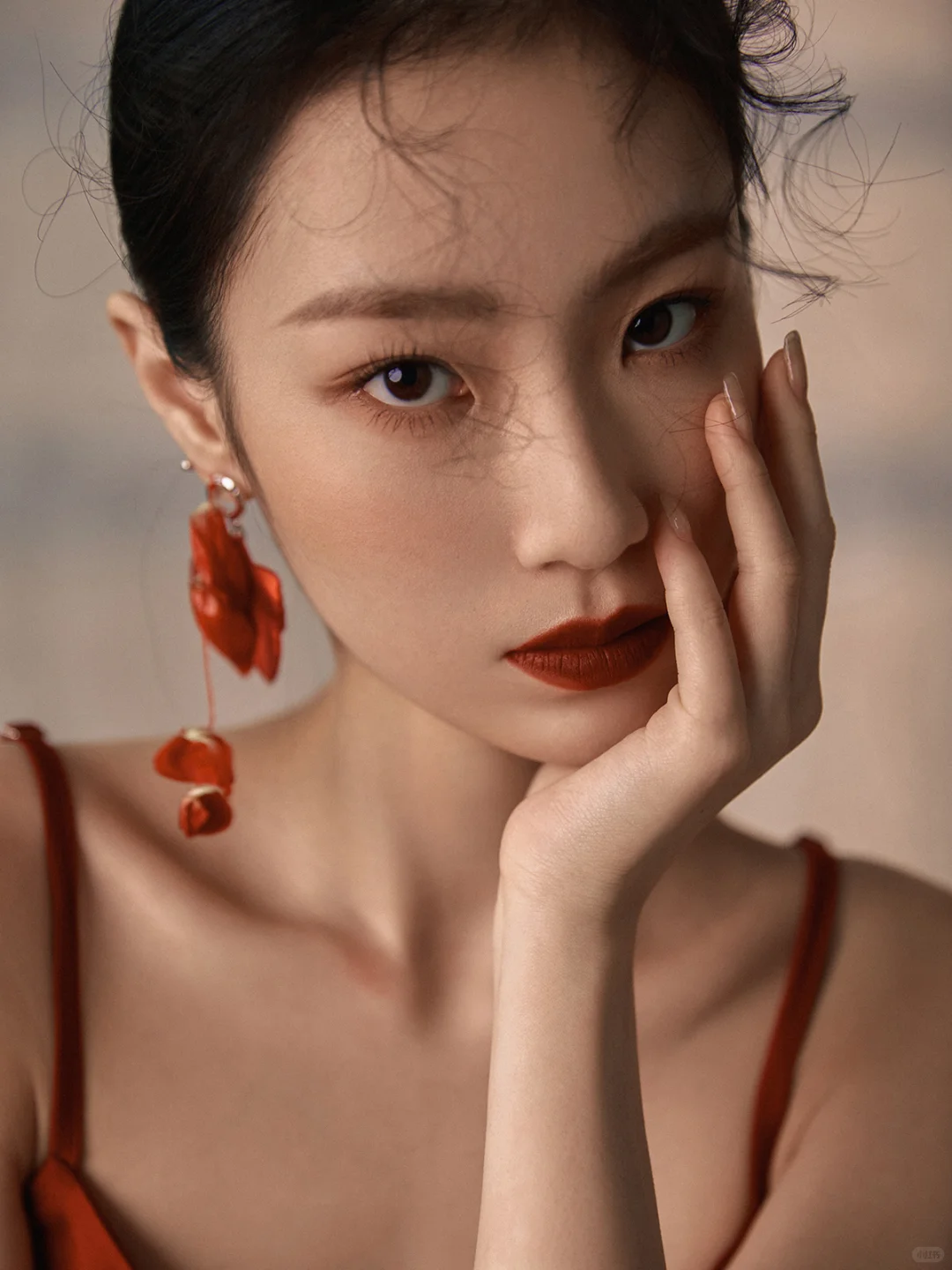 红裙入画｜油画笔触里的高级感写真