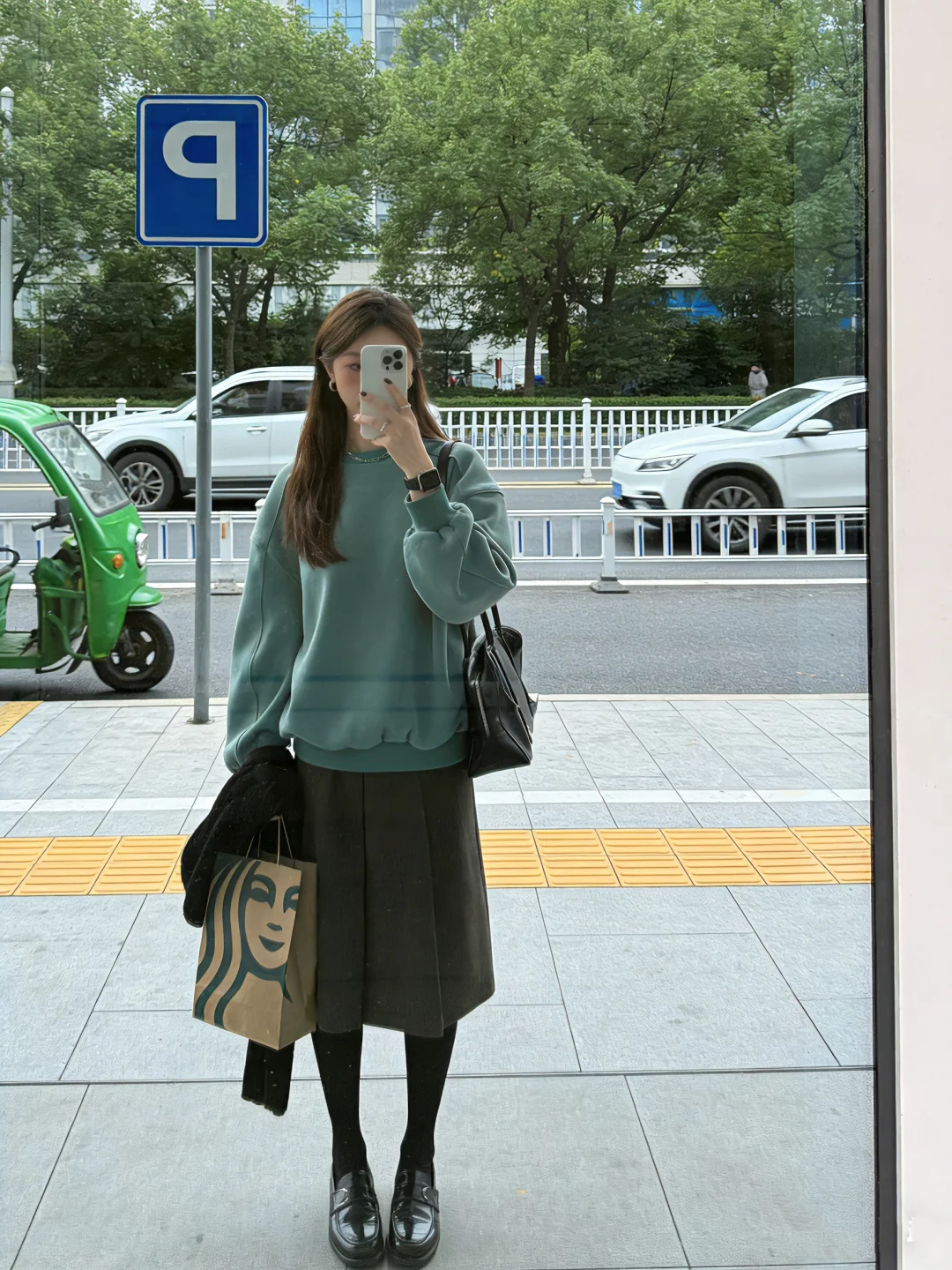 永远喜欢这种随性慵懒的穿搭～