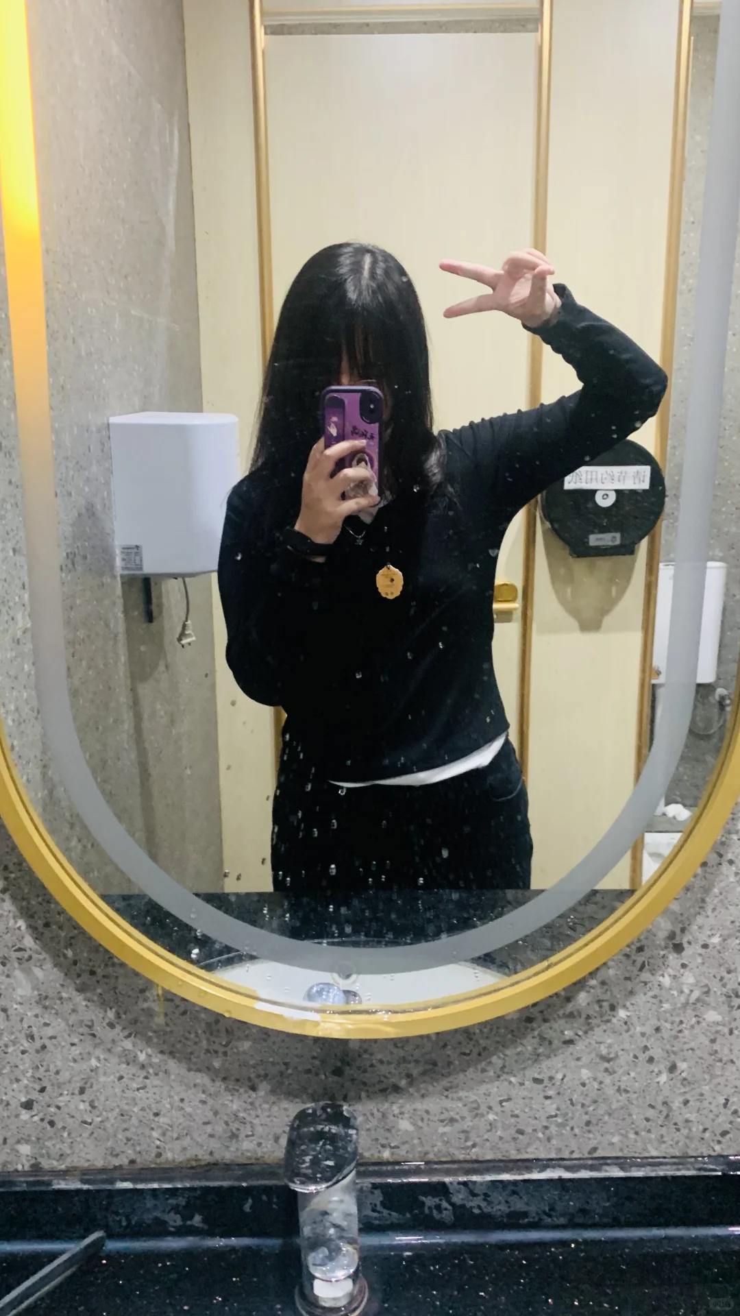 出泳池，没人认得出我