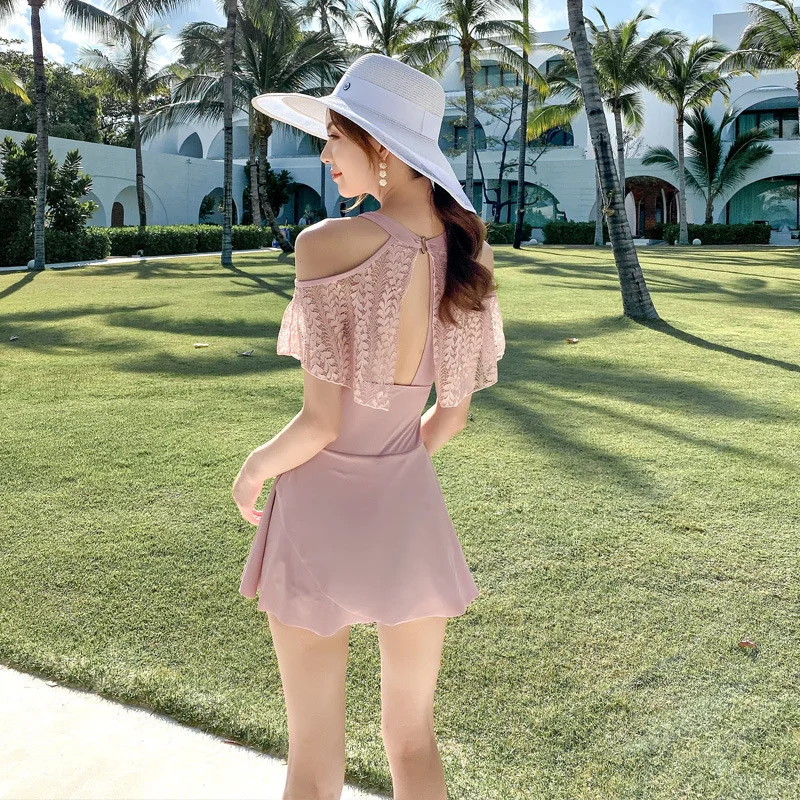 这套泳衣把垮宽大腿肉全藏住了，还巨美